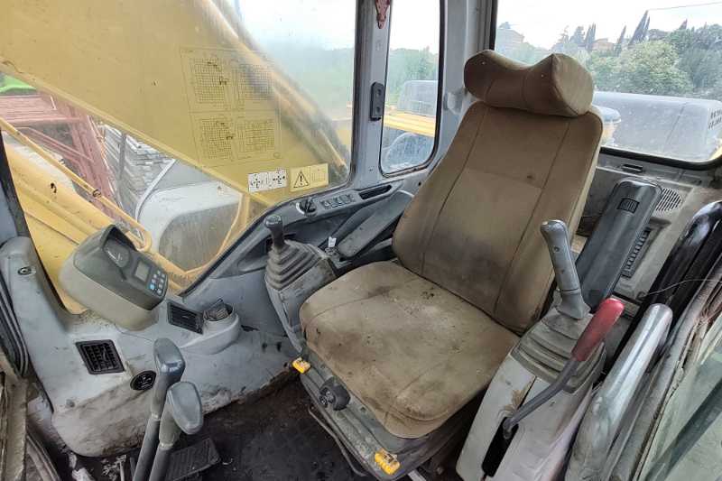 OmecoHub - Immagine NEW HOLLAND E245